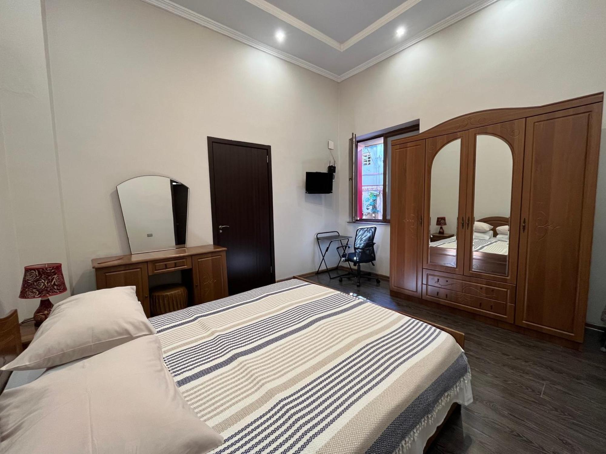 Old Batumi Apartment On Kostava 9 ภายนอก รูปภาพ